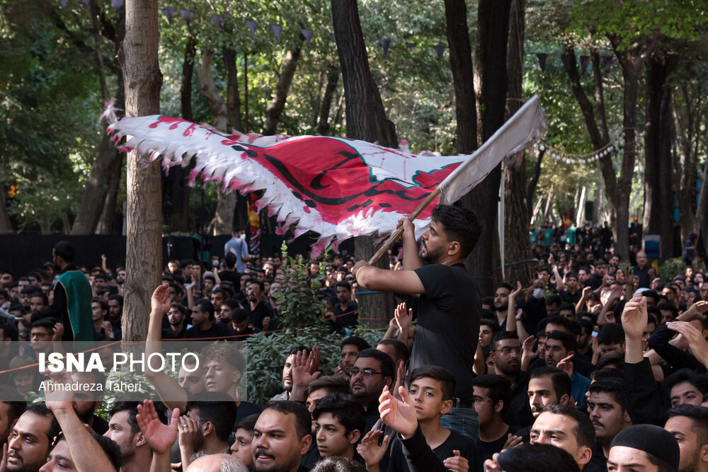 عزاداری حسینی در گذر چهارباغ اصفهان + عکس