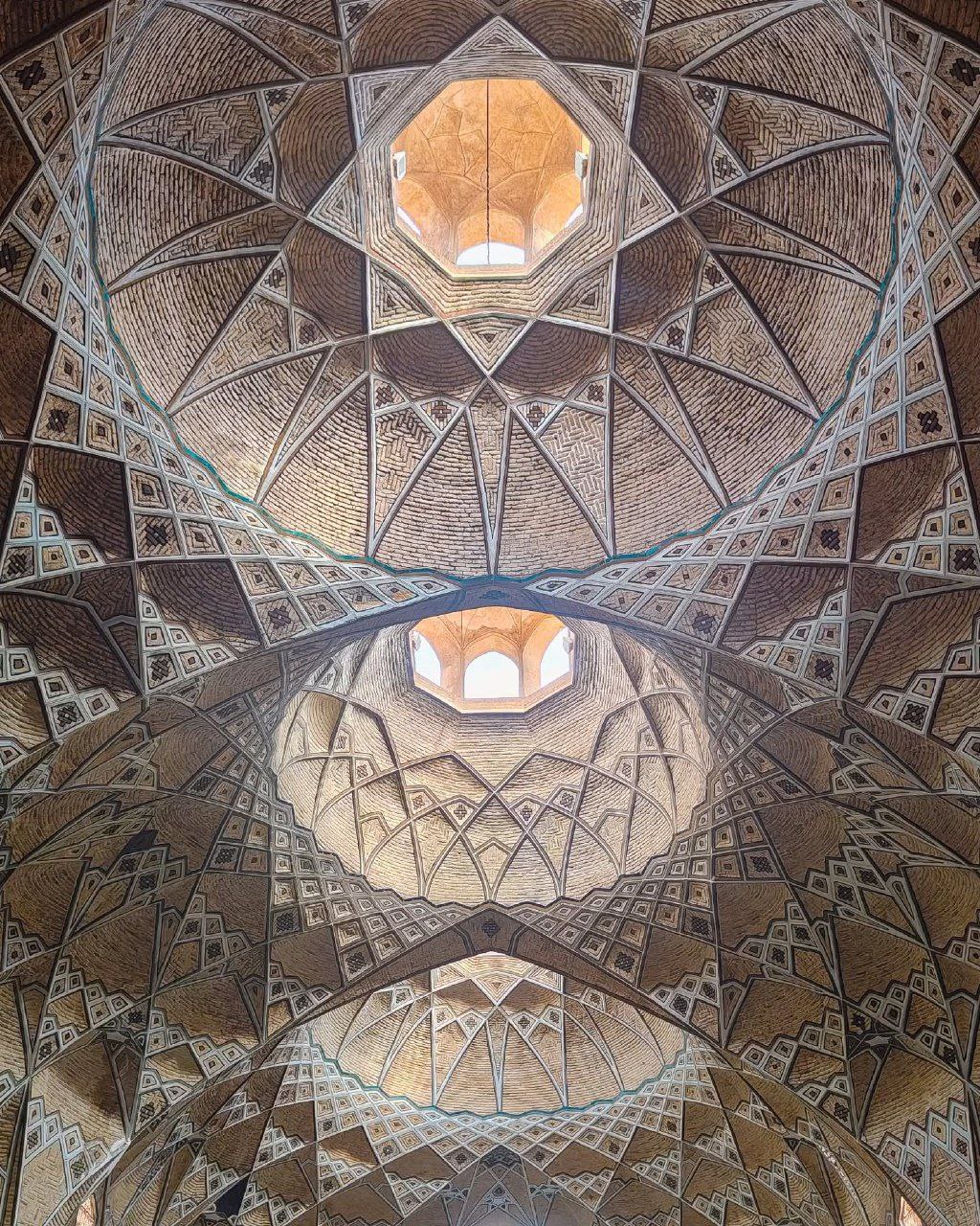 بزرگترین تیمچه و سقف ضربی ایران در بازار تاریخی قم + عکس