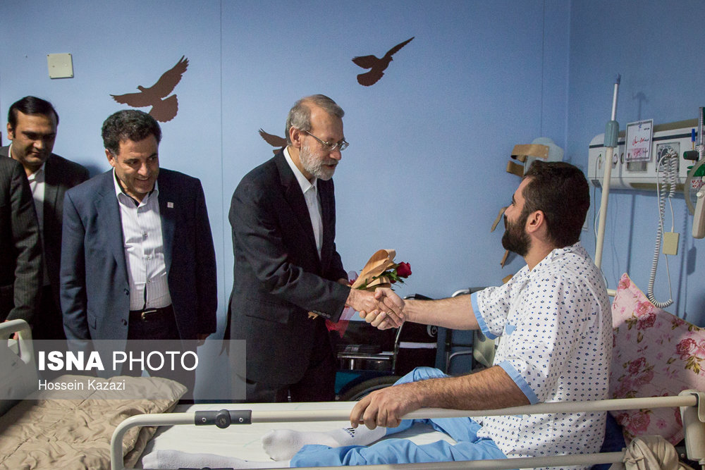 علی لاریجانی در بیمارستان + عکس