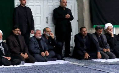 احمدی نژاد در مراسم عزای حسینی به میزبانی رهبر انقلاب + عکس