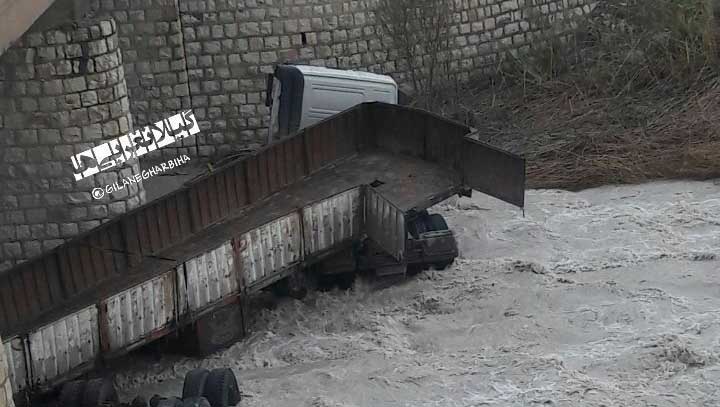 سقوط تریلر به رودخانه در کرمانشاه + عکس