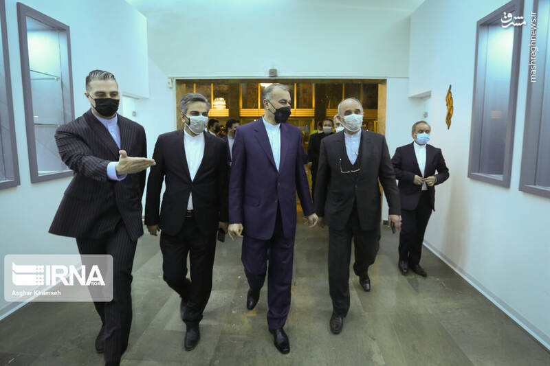 وزیر امور خارجه در ارکستر سمفونیک تهران + عکس - تلگرام آپ