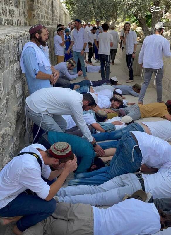 سجده صهیونیست‌ها در مسجد الاقصی برای اولین بار + عکس - تلگرام آپ