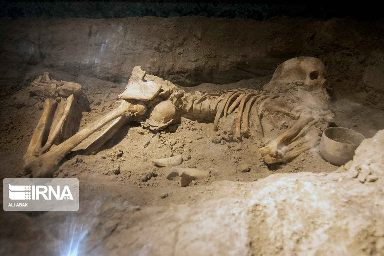 اسکلت 4000 ساله یک زن در موزه گرمابه پهنه سمنان + عکس - تلگرام آپ