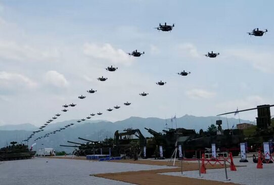 پرواز پهپادهای ارتش کره جنوبی در طول یک رزمایش مشترک نظامی با آمریکا + عکس - تلگرام آپ