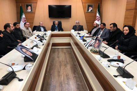 جلسه خانواده های داغدار حادثه اتوبوس دانشگاه آزاد با دکتر ولایتی + عکس