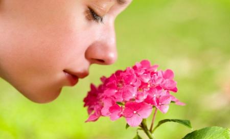  راهکار ساده طب سنتی برای بازگشت حس بویایی