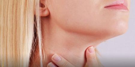  علائمی که زنگ خطر کم‌کاری و پرکاری تیروئید در خانم‌هاست+ راهکار‌های درمانی
