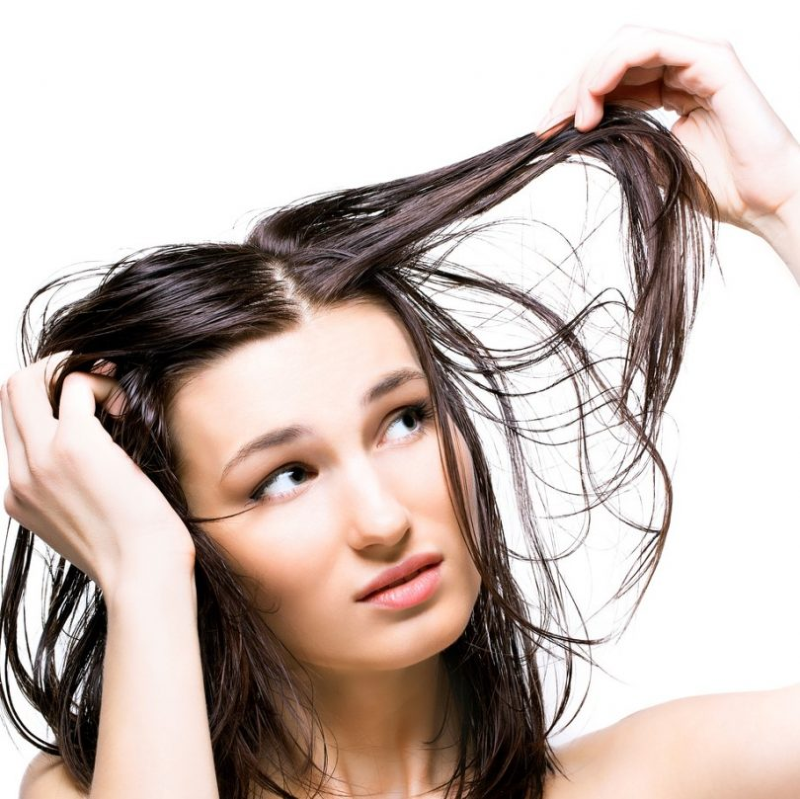 درمان چربي مو با چند ترفند خانگي+ روش صحيح شست وشو
