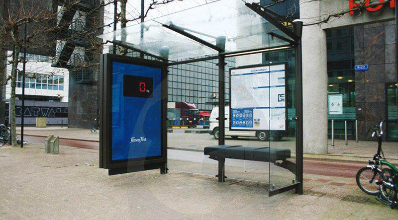 تبلیغ خلاق یک باشگاه بدنسازی در ایستگاه اتوبوس + عکس