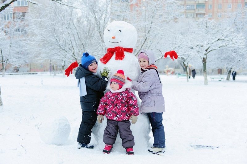 پرورش و رشد کودکان با بازی های زمستانی