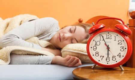 چند راهکار برای تنظیم ساعت خواب