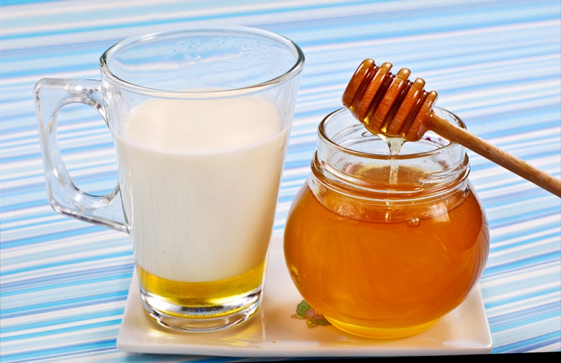 ویژگی های درمانی فوق العاده شیر و عسل