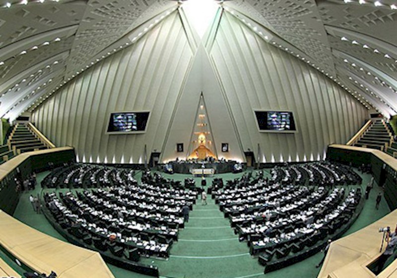 هرگونه فعالیت پزشکان، دندانپزشکان و داروسازان استخدام دستگاه‌های اجرایی در بخش خصوصی ممنوع شد