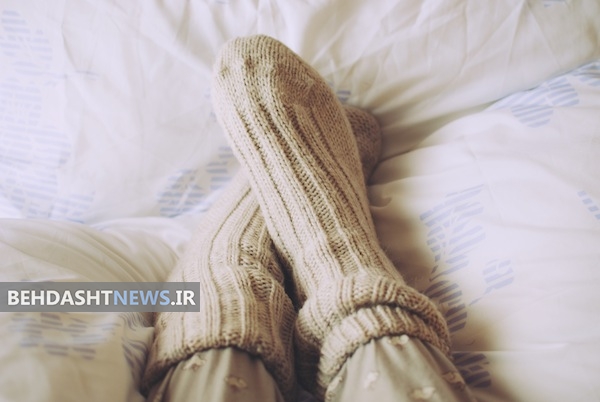 با جوراب خوابیدن خوب است یا نه؟