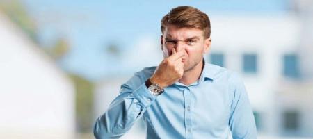 دلایل عجیب برای بوی بد بدن