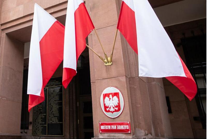  لهستان به کنایه توئیتری ظریف واکنش نشان داد+عکس