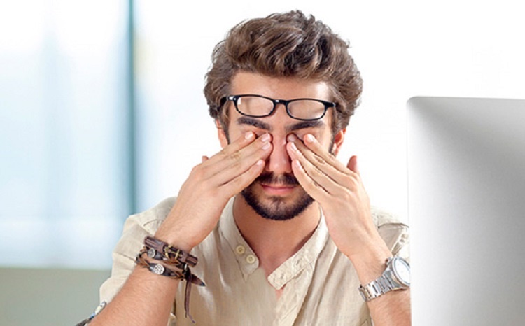  5 راه رفع خستگی چشم در برابر مانیتور