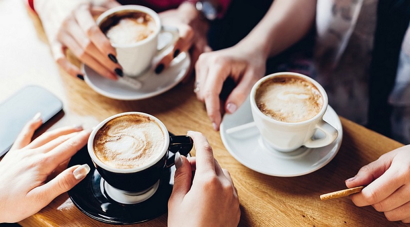 اثرات کافئین بر بدن در افراد مختلف 