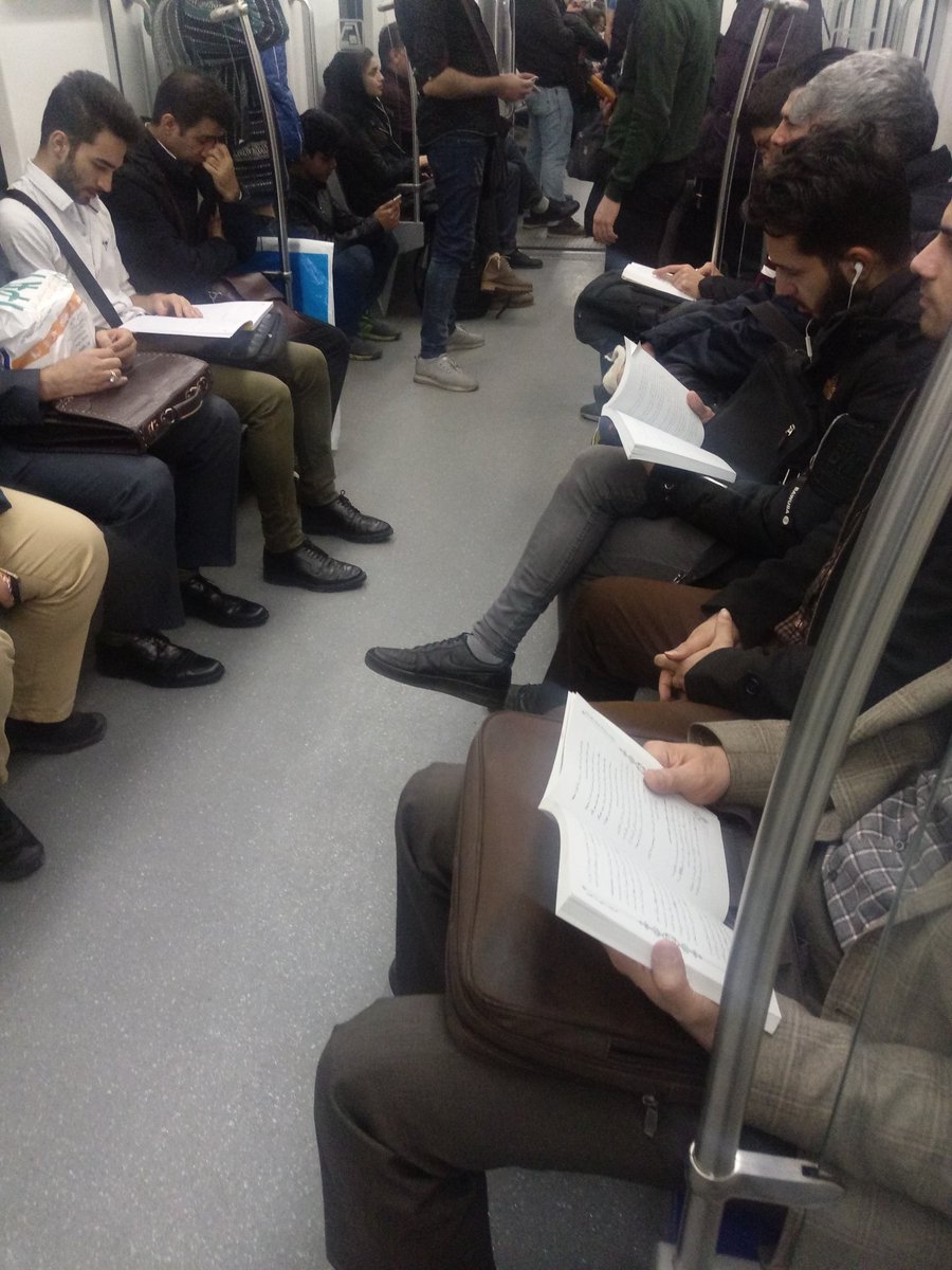 صحنه ای کمیاب در متروی تهران! + عکس
