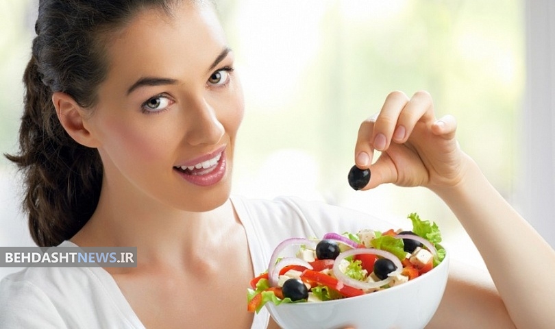 برای پیشگیری از پُرخوری و چاقی، با تمرکز غذا بخورید!