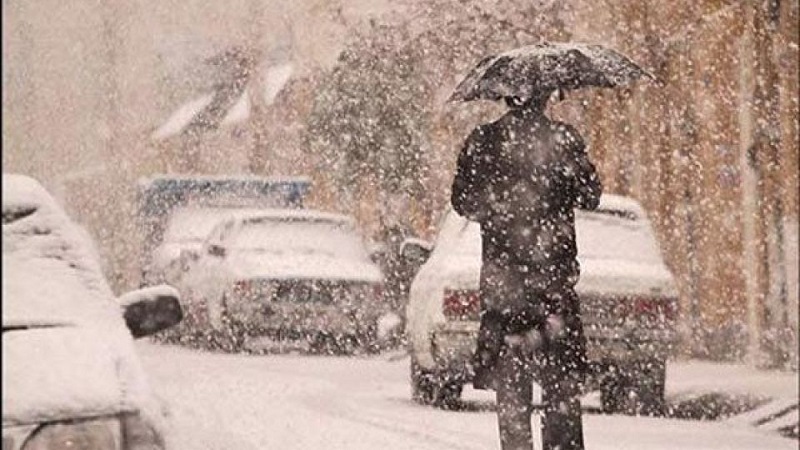 برف و باران در محور‌های نیمی از استان‌های کشور