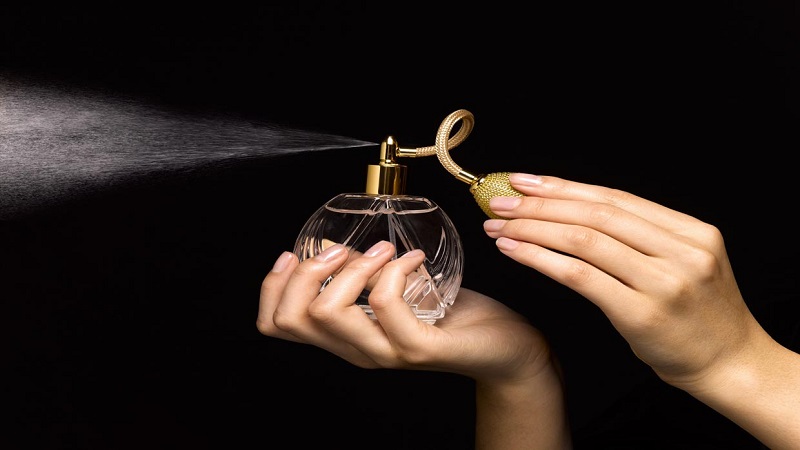 رازهای ماندگار کردن بوی عطر