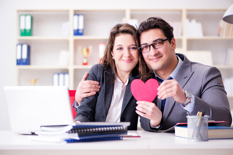 ازدواج با همکار چه مزایا و معایبی دارد؟