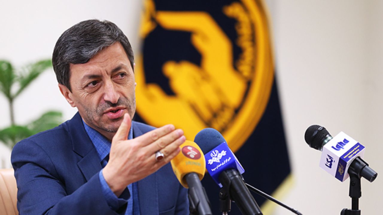 حجم نامه‌های مردمی به رئیس کمیته امداد + عکس