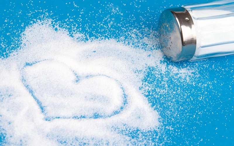 مصرف بيش از حد نمك، باعث بيماري قلبي مي‌شود