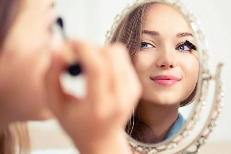  اشتباهات آرایشی که شما را زشت میکنند