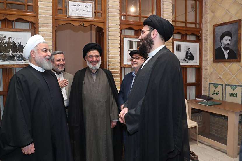 دیدار روحانی با نوه امام خمینی در نجف + عکس