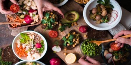 سالم‌ترین غذاها برای فصل بهار از دیدگاه طب سنتی 