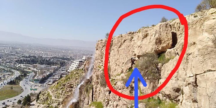 خطر ریزش سنگ بسیار بزرگ در دروازه قرآن + عکس