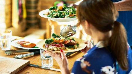 ۱۳ توصیه غذایی برای جنگ با استرس
