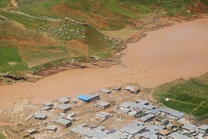 عکس تلخ از وضعیت مردم در منطقه سیل زده پل دختر