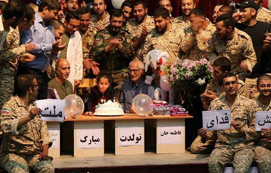 جشن تولد ارتش برای کودک سیل‌ زده + عکس