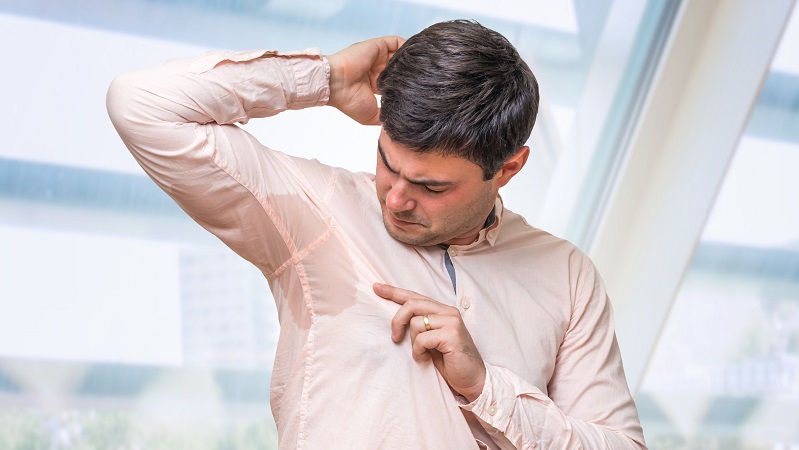 شش هشدار جدی به کسانی که زیاد عرق می کنند