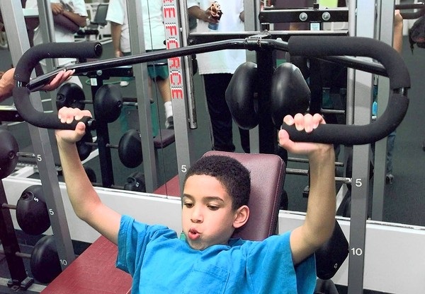 آیا بدنسازی قد را سوزانده و باعث کوتاه شدن قد می‌شود؟