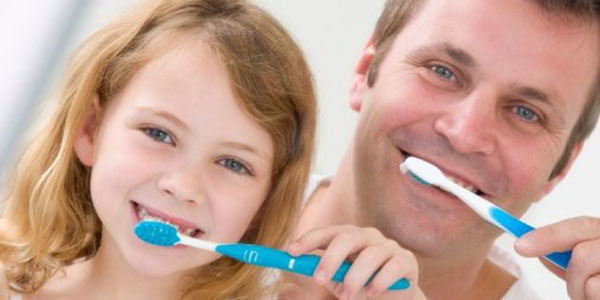 چرا بعد از مسواک زدن نباید دهان را شست؟
