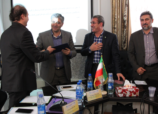 تجلیل از مدیرکل امور استانهای سازمان غذا و دارو