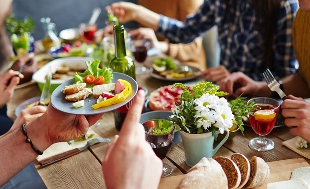  ارتباط بین غذا خوردن با محیط زندگی در طب سنتی 