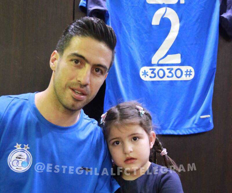 خسرو حیدری و د‌خترش در ورزشگاه + عکس