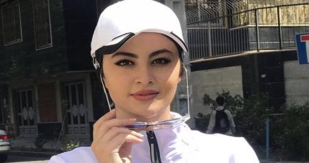 بازیگر ز‌ن بانوی عمارت در حال موتورسواری! + عکس
