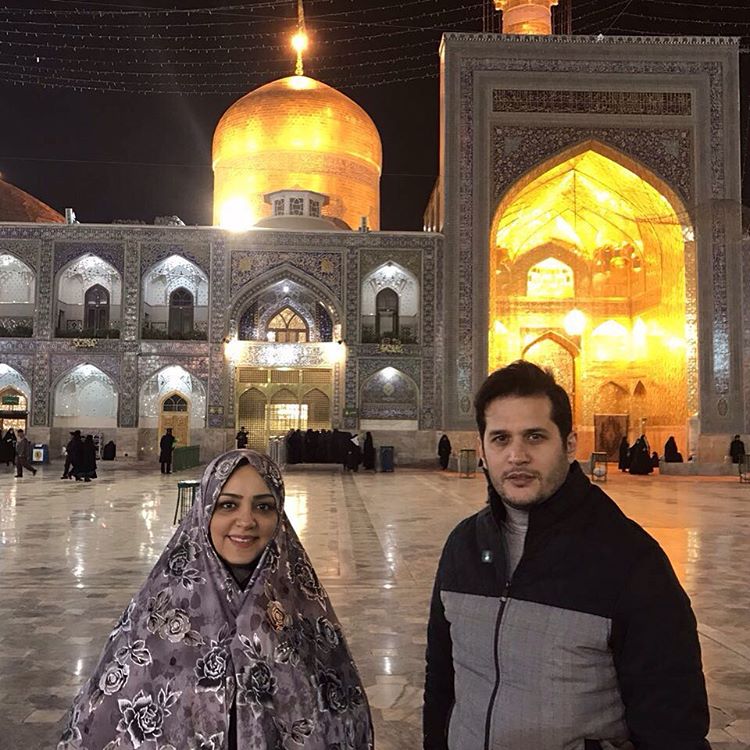 عکس لیلا برخورداری و سیاوش خیرابی در جوار حرم امام رضا(ع)