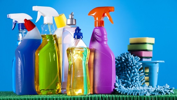 مخاطرات تنفسیِ استفاده از شوینده ها در خانه تکانی