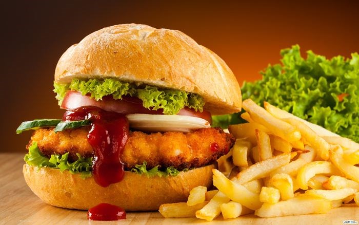  خطر مصرف غذاهای پرکالری برای زنان لاغر