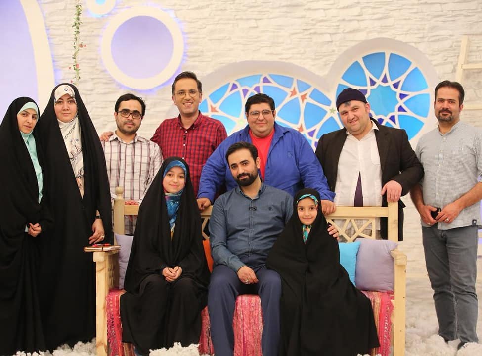 وحید یامین‌پور با د‌خترانش در شبکه نهال + عکس