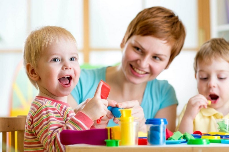 موثرترین ابزار برای کمک به آموزش کودکان 