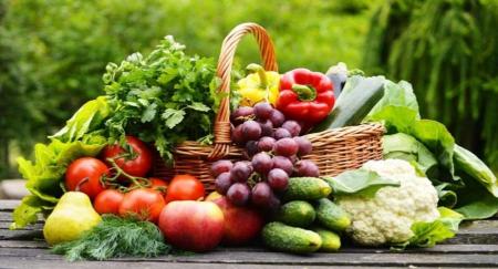  ضرر نخوردن میوه و سبزی بیشتر است یا خوردن سمی که در آنهاست؟